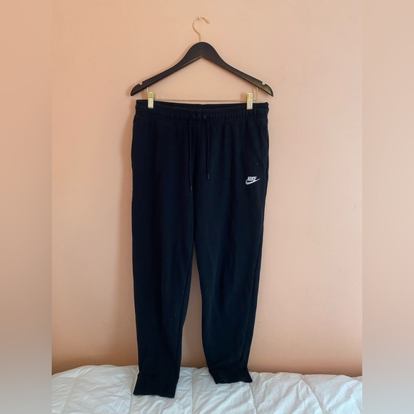 Women’s Nike “Fleece Joggers” in black, size large. - Picture 1 of 4